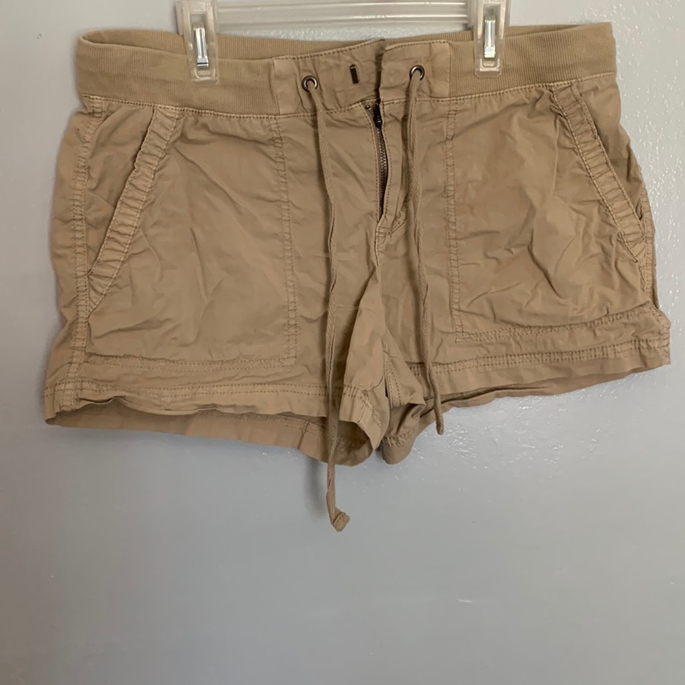 beige shorts - 8